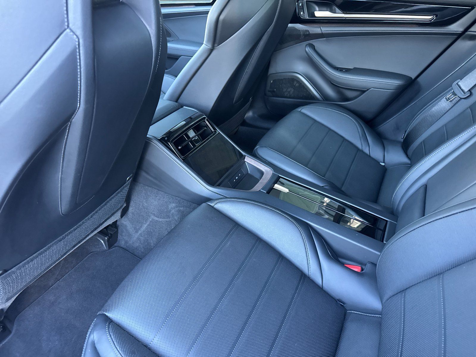 2025 Porsche Panamera 4 — foto completa 14 de 29