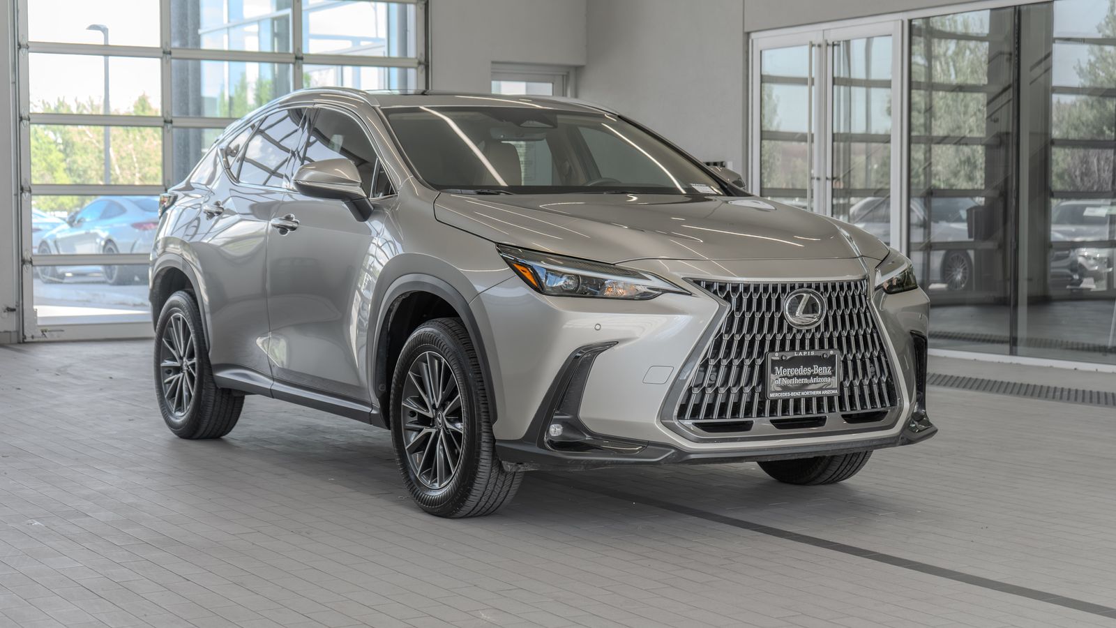 2025 Lexus NX 250 Premium — foto completa 20 de 33