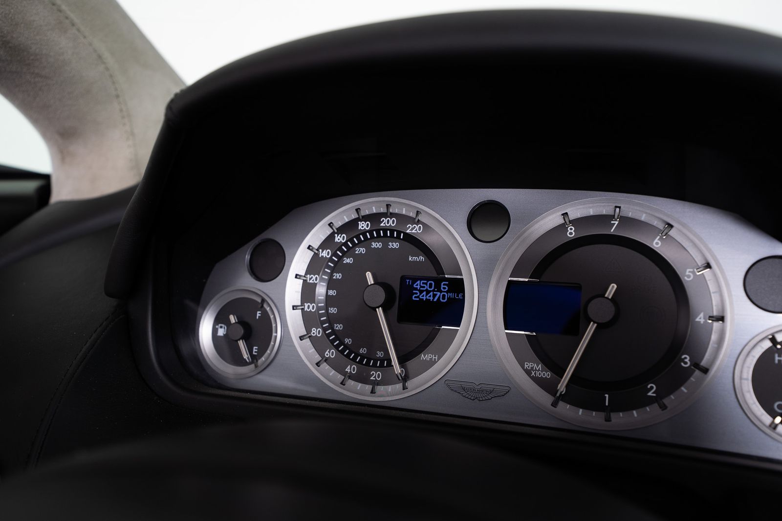 2012 Aston Martin V8 Vantage — full photo 38 of 50