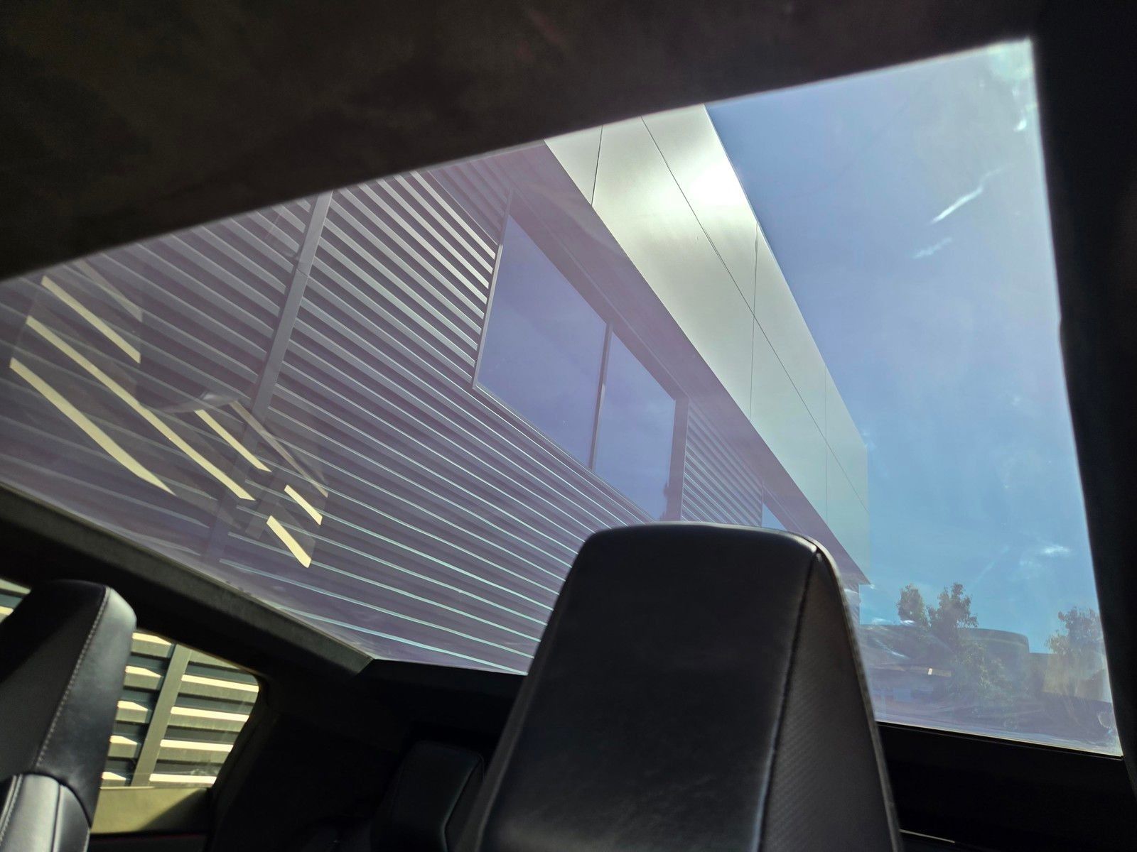 2024 Tesla Cybertruck Cyberbeast — foto completa 19 de 45