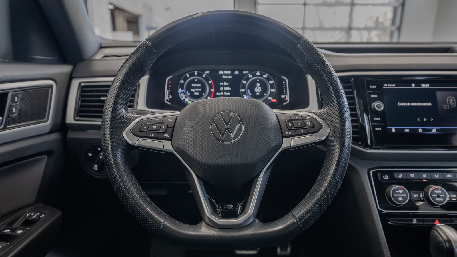 2022 Volkswagen Atlas Cross Sport 3.6L V6 SEL R-Line — foto completa 9 de 34