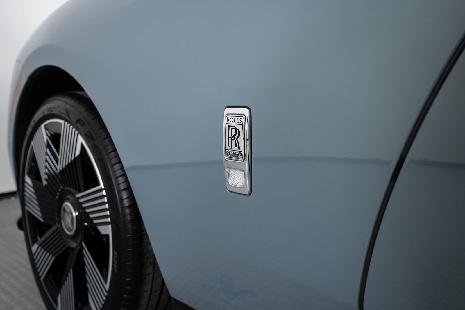 2024 Rolls-Royce Spectre — full photo 13 of 54