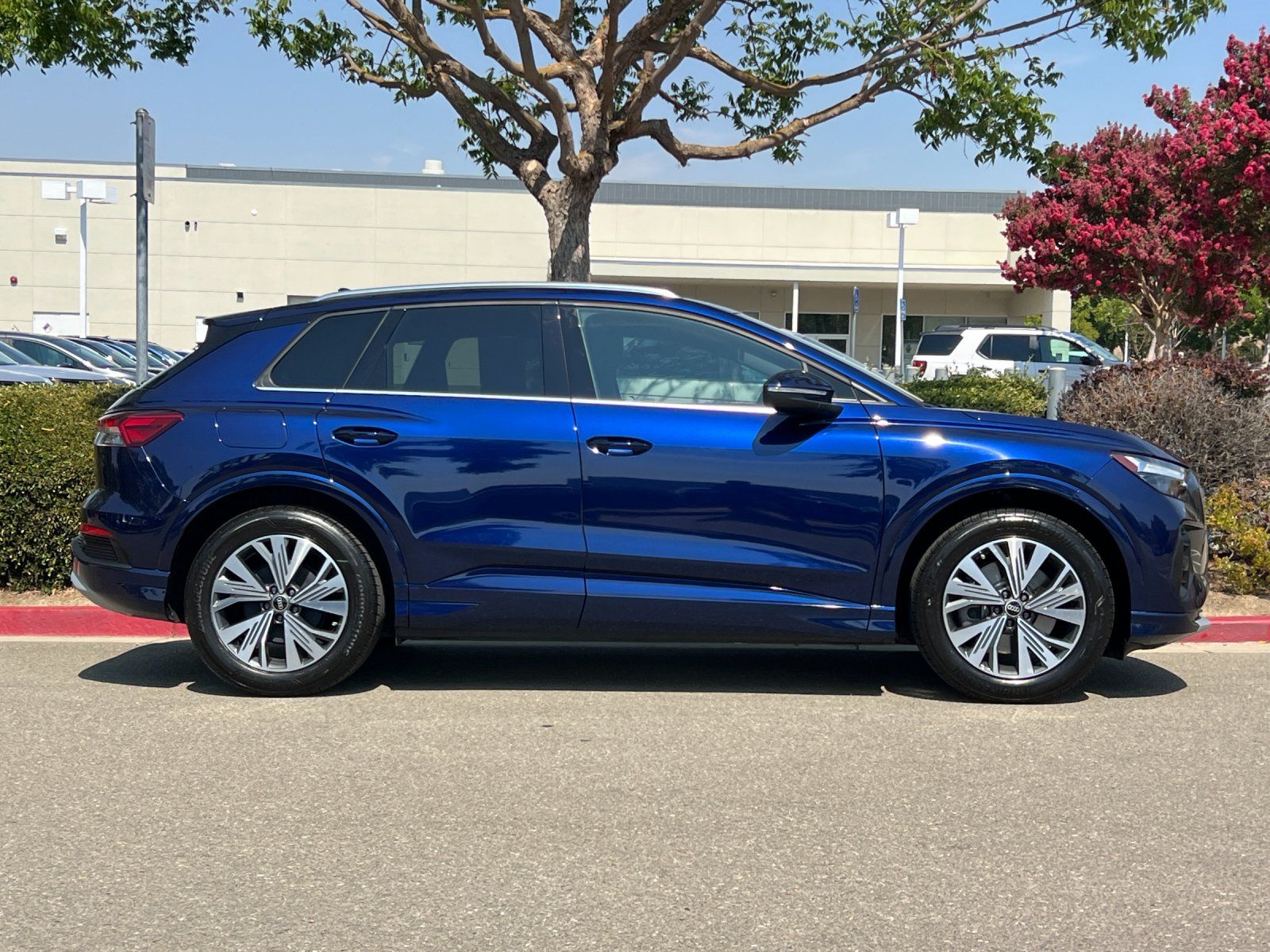 2023 Audi Q4 e-tron Premium — foto completa 7 de 28