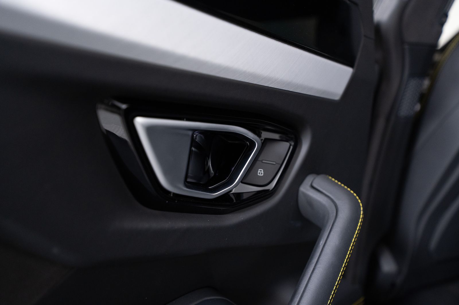 2020 Lamborghini Urus — foto completa 24 de 53