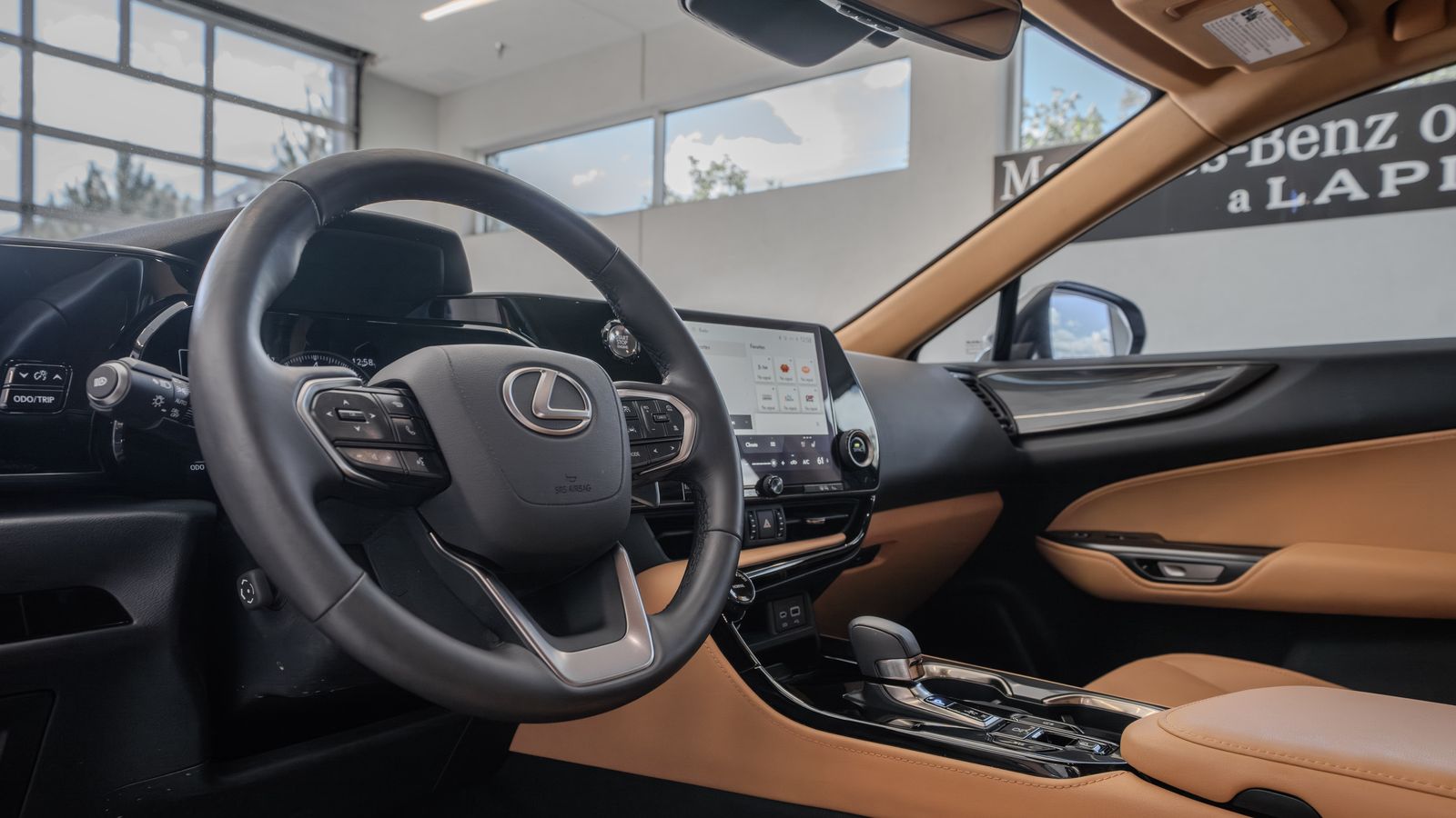 2025 Lexus NX 250 Premium — foto completa 6 de 33