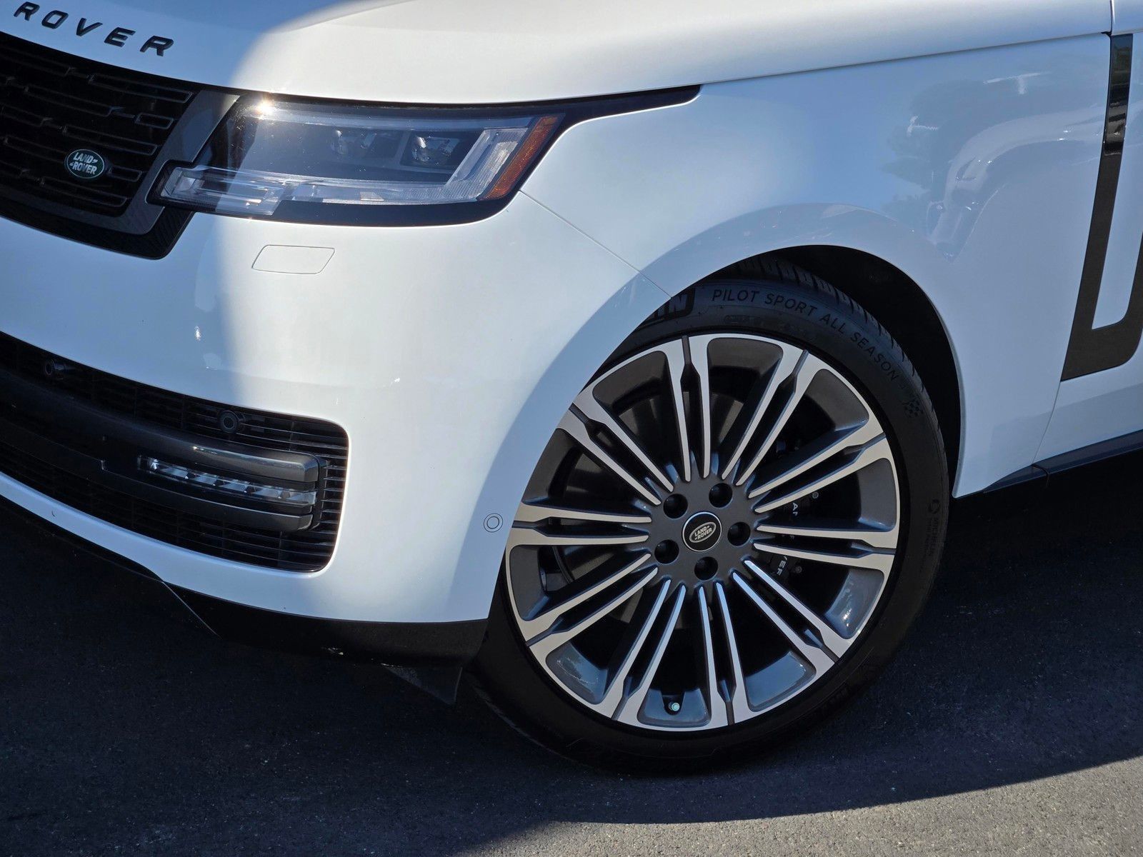 2023 Land Rover Range Rover SE — foto completa 9 de 45