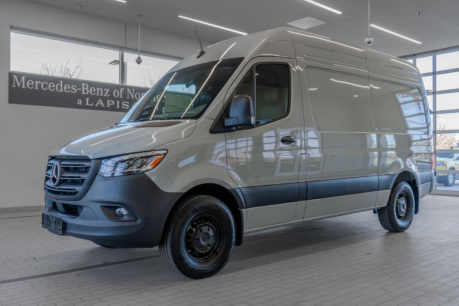 2025 Mercedes-Benz Sprinter 2500 Cargo 144 WB — full photo 3 of 34