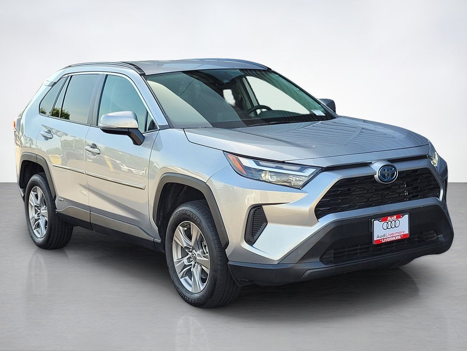 2023 Toyota RAV4 Hybrid LE — foto completa 8 de 45