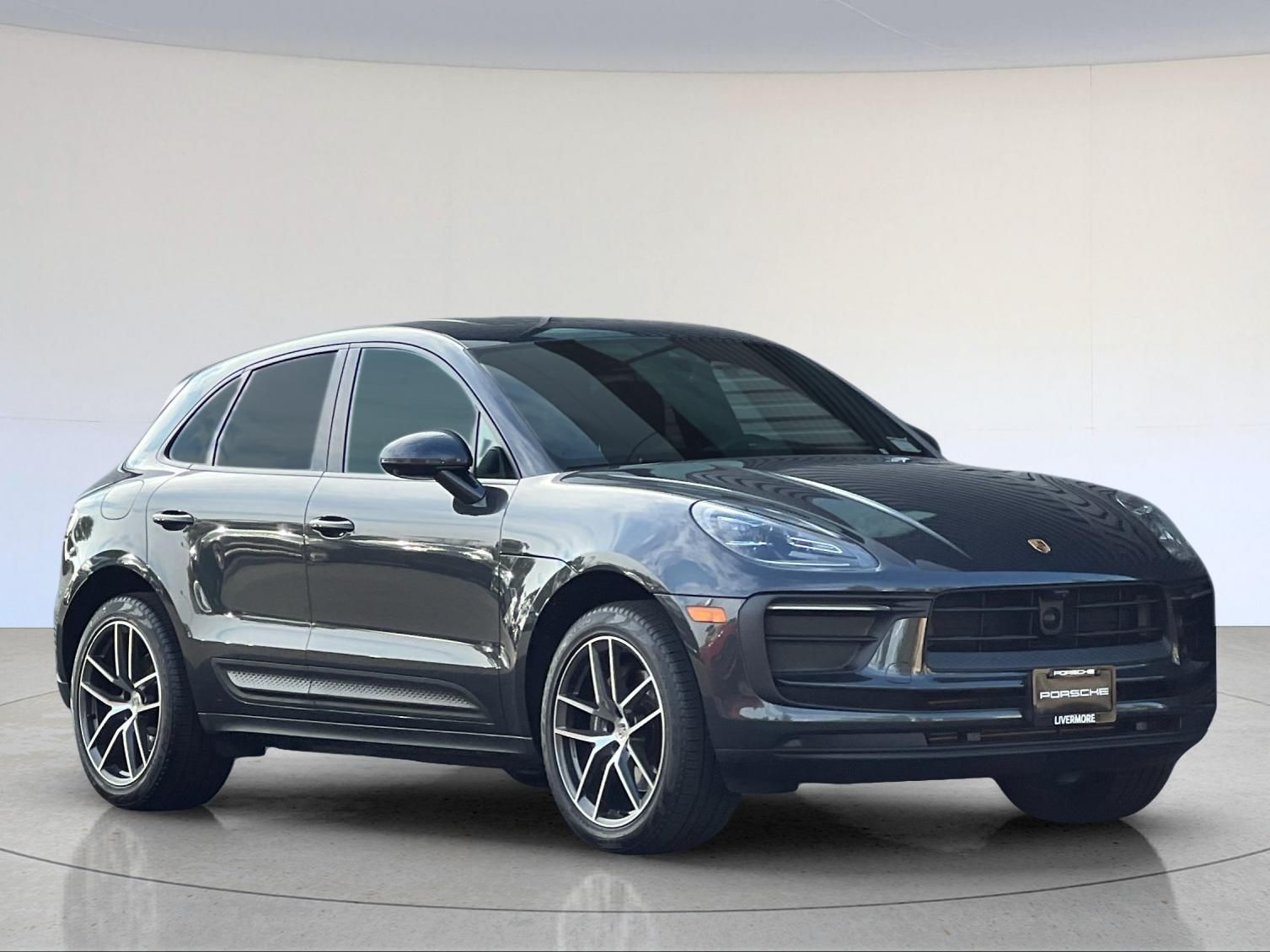 2025 Porsche Macan Base — full photo 11 of 29