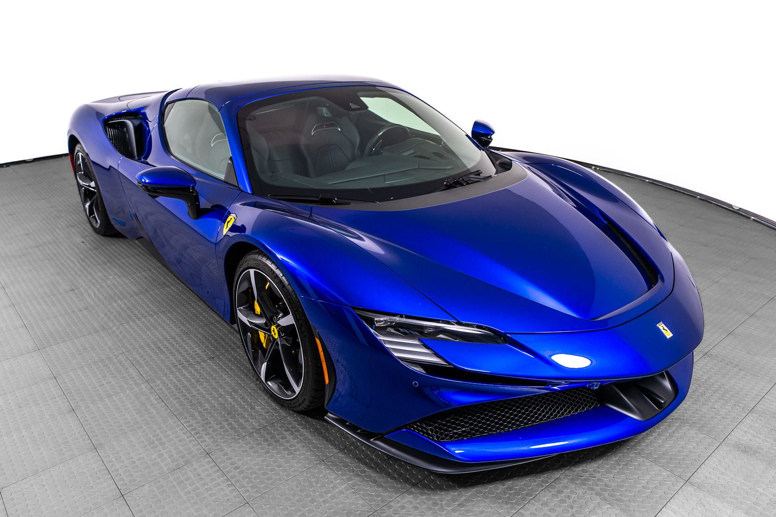 2025 Ferrari SF90 Spider — full photo 61 of 67