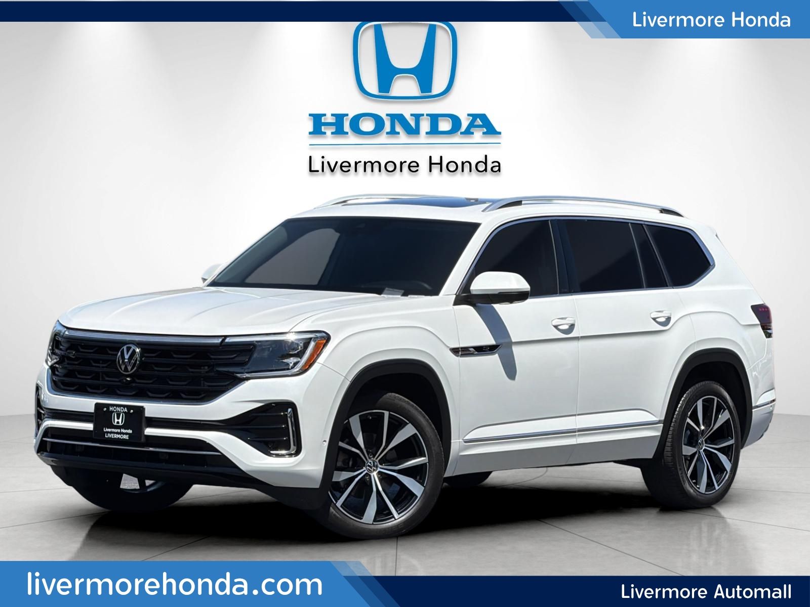 2024 Volkswagen Atlas 2.0T SEL Premium R-Line — full photo 1 of 28