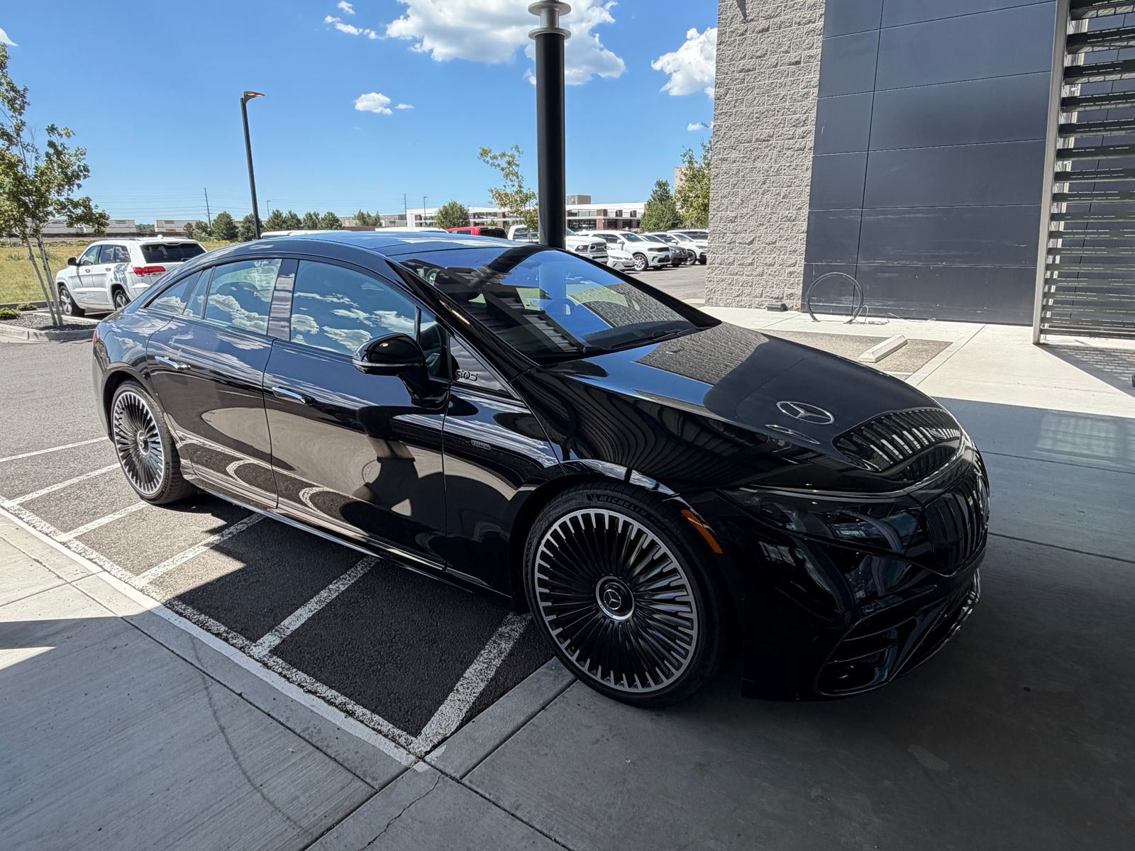 2024 Mercedes-Benz AMG® EQS — foto completa 2 de 6