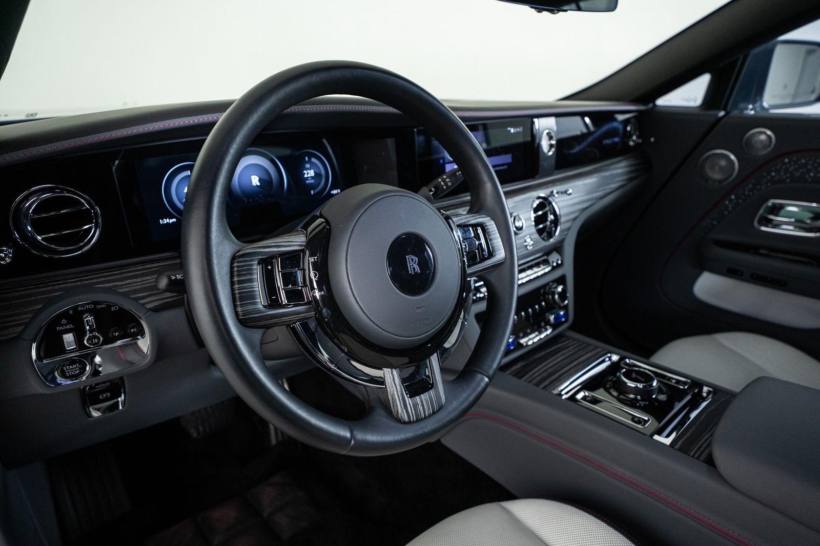 2024 Rolls-Royce Spectre — full photo 30 of 54