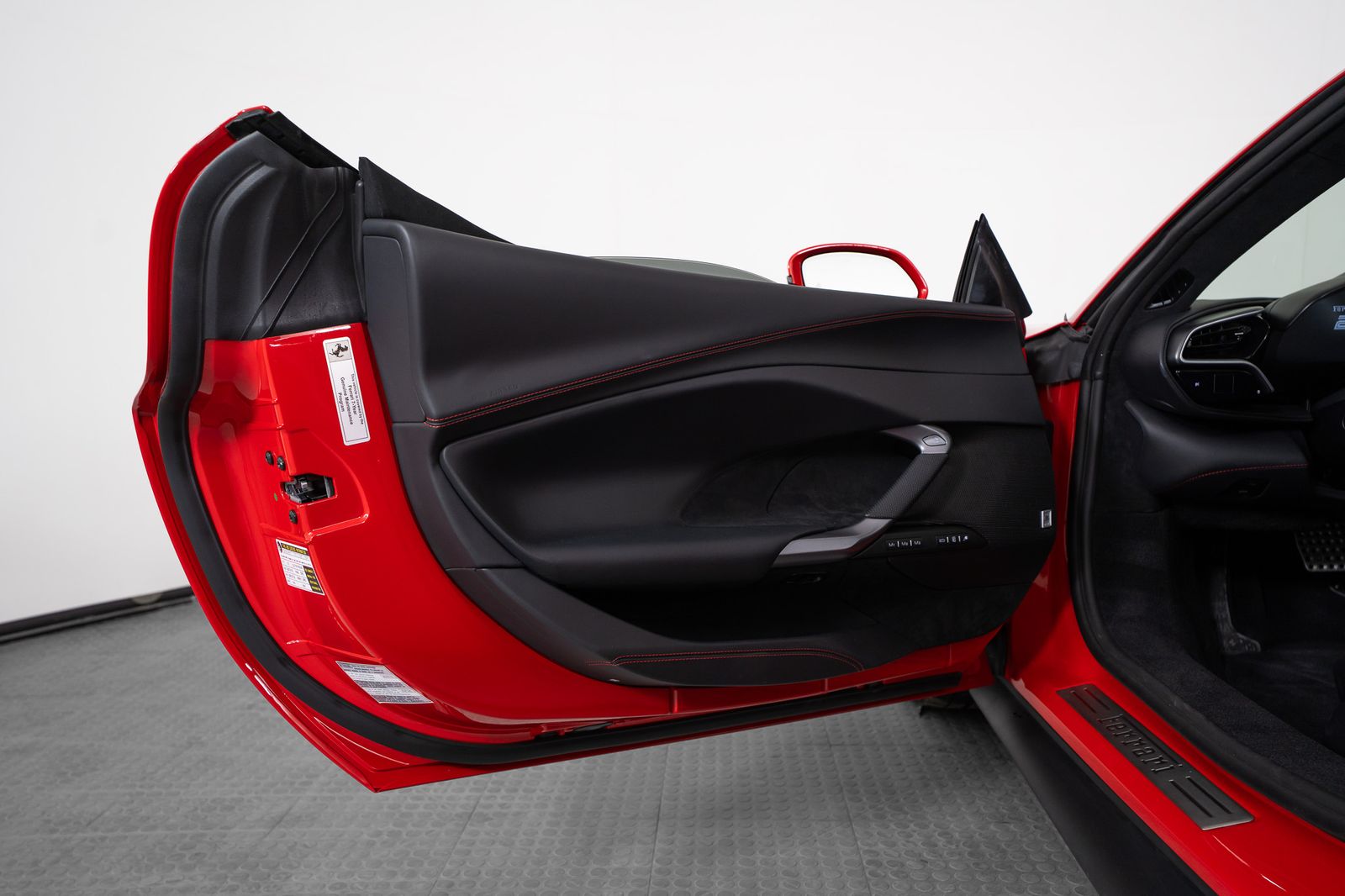 2025 Ferrari 296 GTS — foto completa 17 de 43