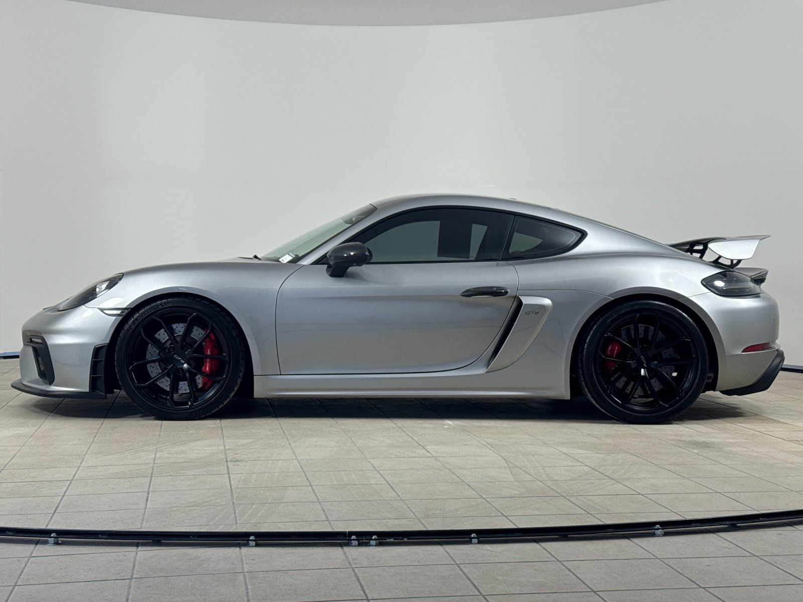 2021 Porsche 718 Cayman GT4 — full photo 3 of 26