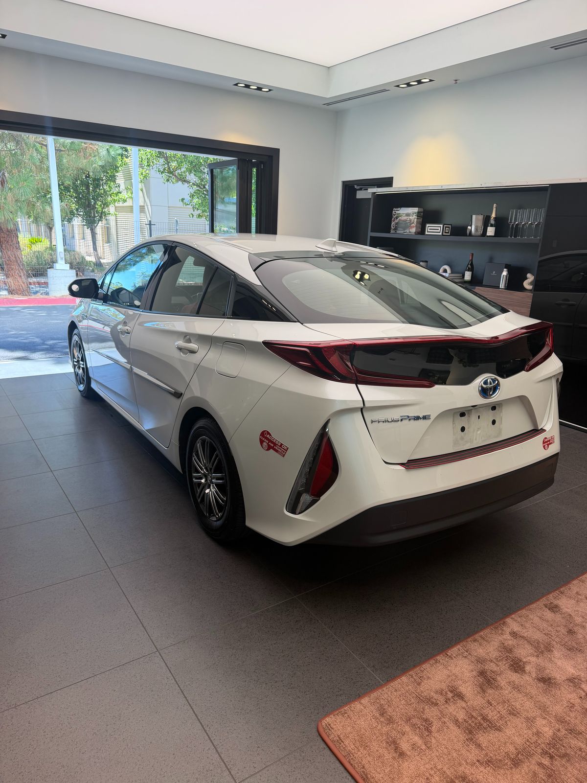 2017 Toyota Prius Prime Premium — full photo 6 of 8
