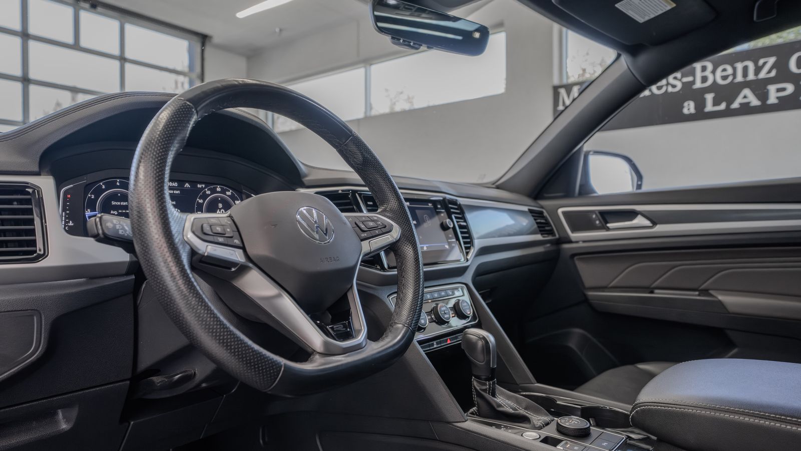2022 Volkswagen Atlas Cross Sport 3.6L V6 SEL R-Line — full photo 7 of 34