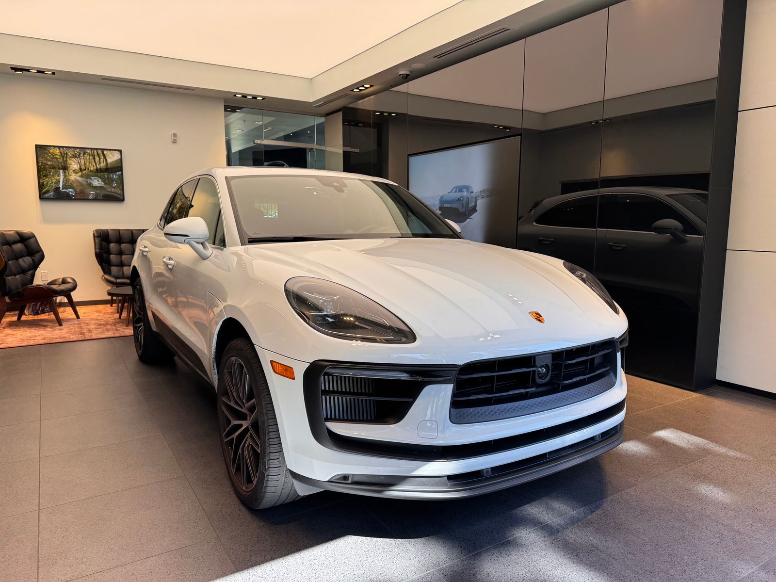 2023 Porsche Macan S — full photo 3 of 10