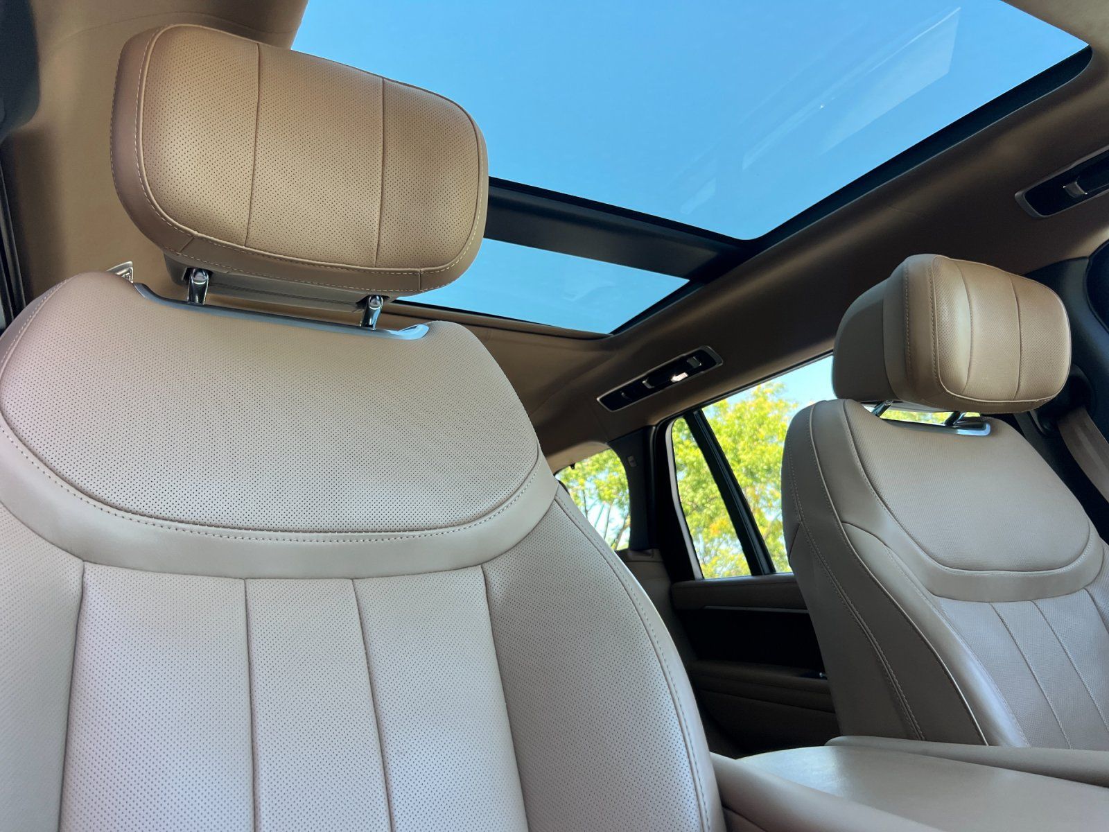 2025 Land Rover Range Rover Autobiography — full photo 15 of 27