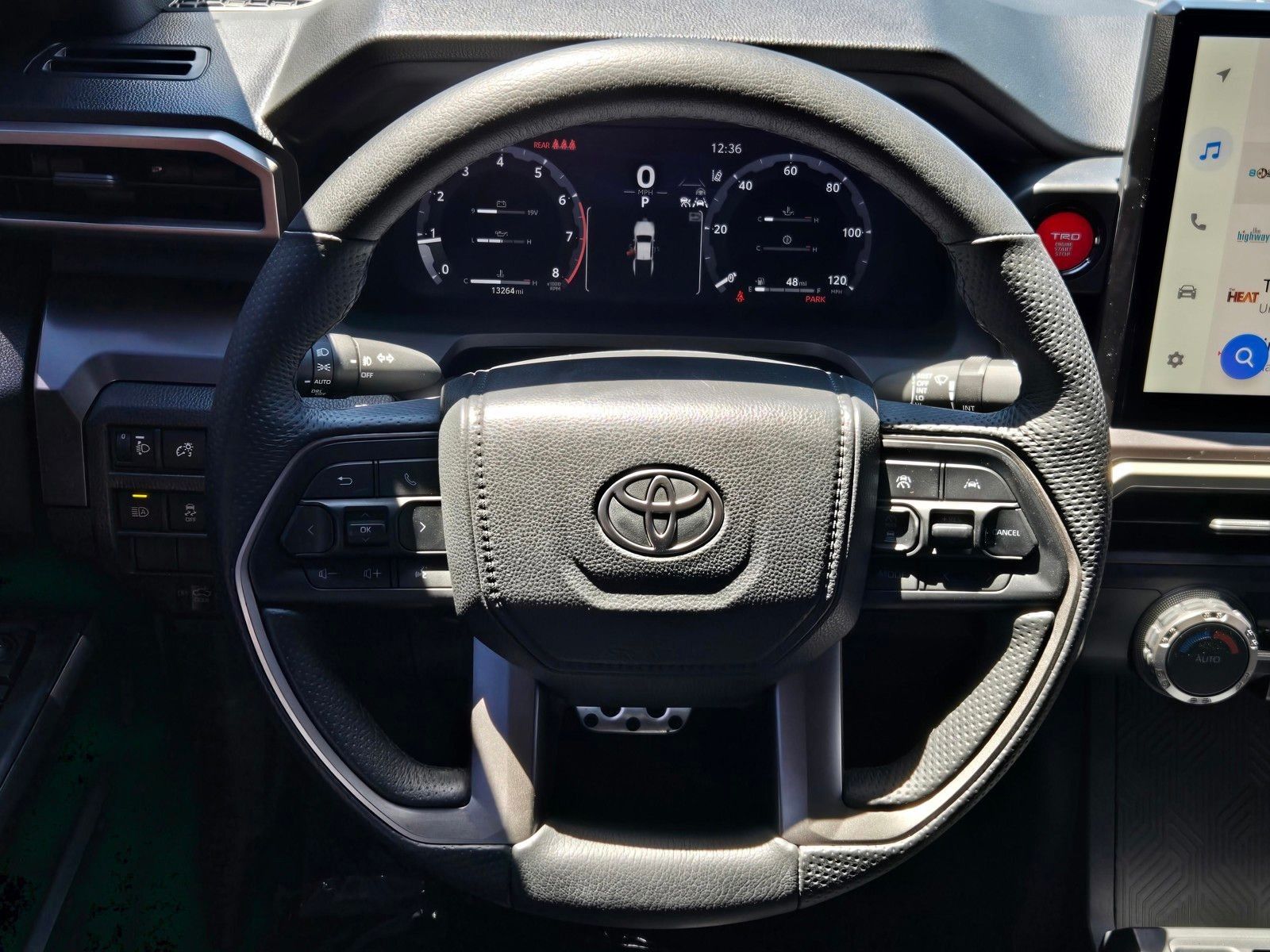 2025 Toyota Tacoma TRD Sport — foto completa 14 de 28