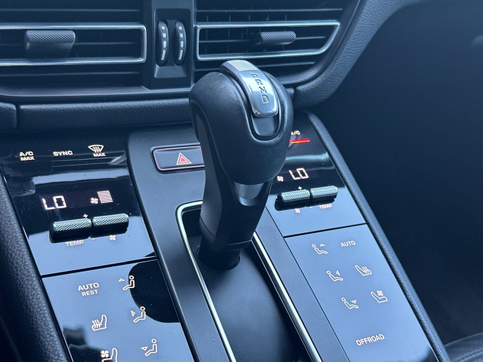 2024 Porsche Macan S — full photo 22 of 28