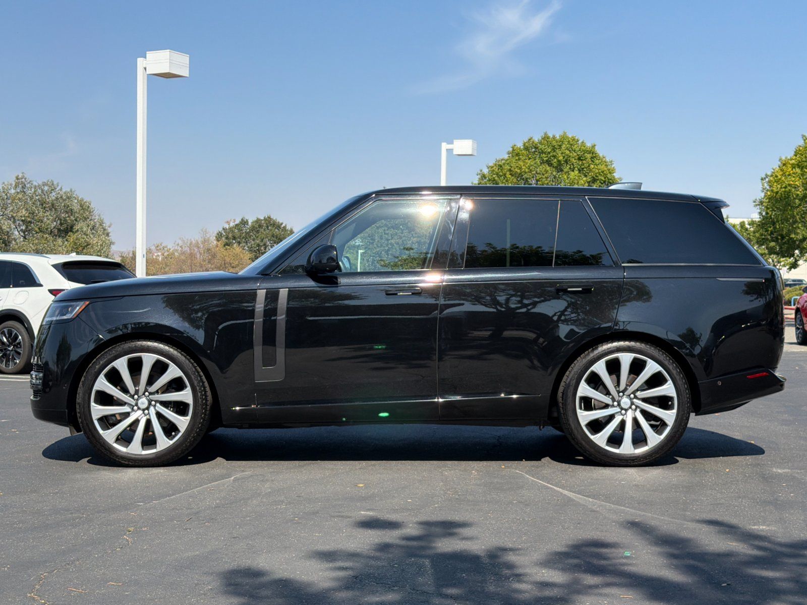 2023 Land Rover Range Rover SE — full photo 2 of 29