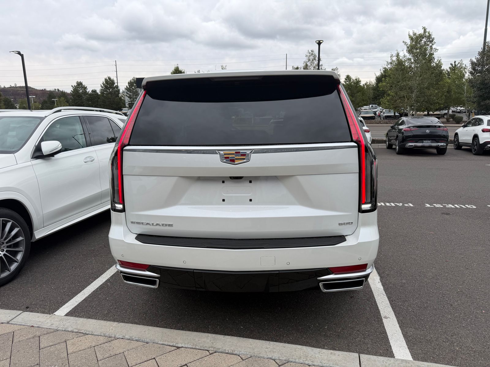 2024 Cadillac Escalade Premium Luxury — foto completa 2 de 7