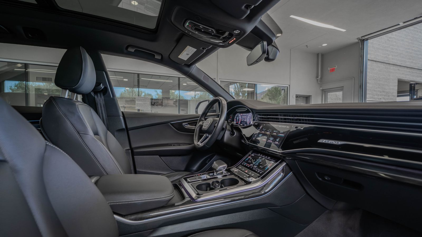 2020 Audi Q8 55 Premium Plus — foto completa 17 de 34