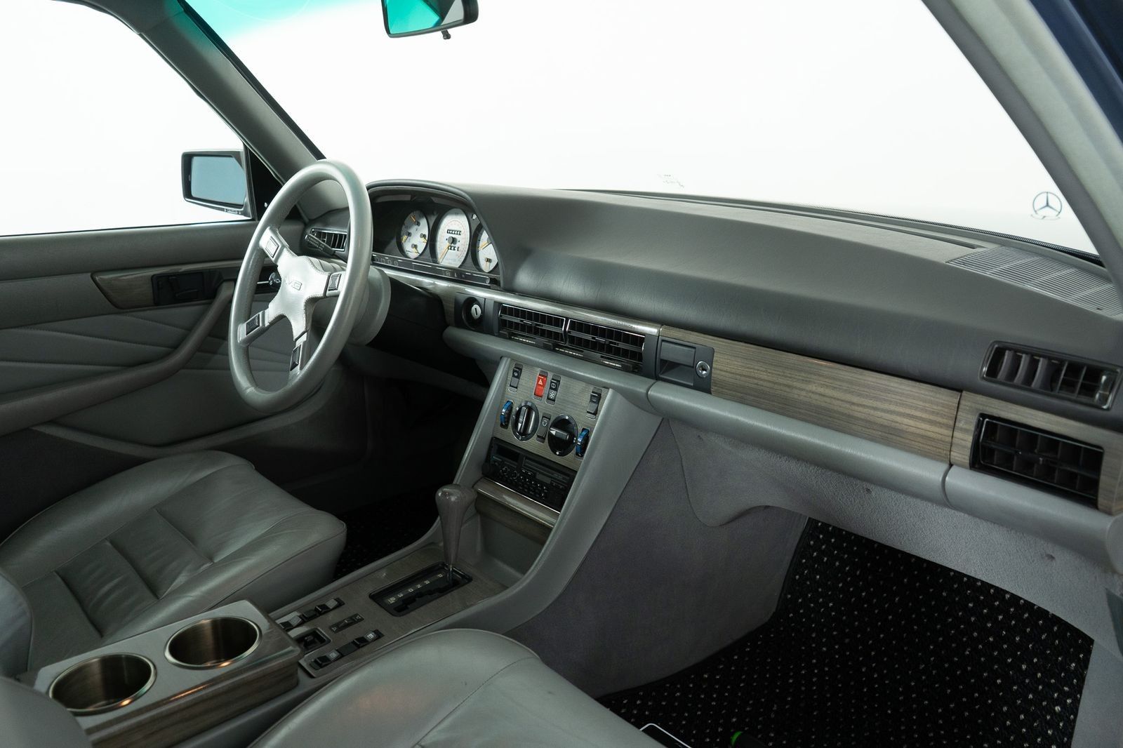 1984 Mercedes-Benz 500-Class 500 SEL — foto completa 37 de 58