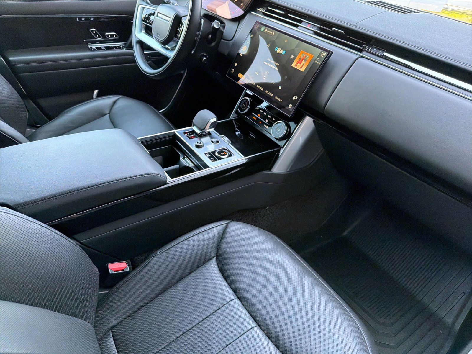 2023 Land Rover Range Rover SE — full photo 15 of 29
