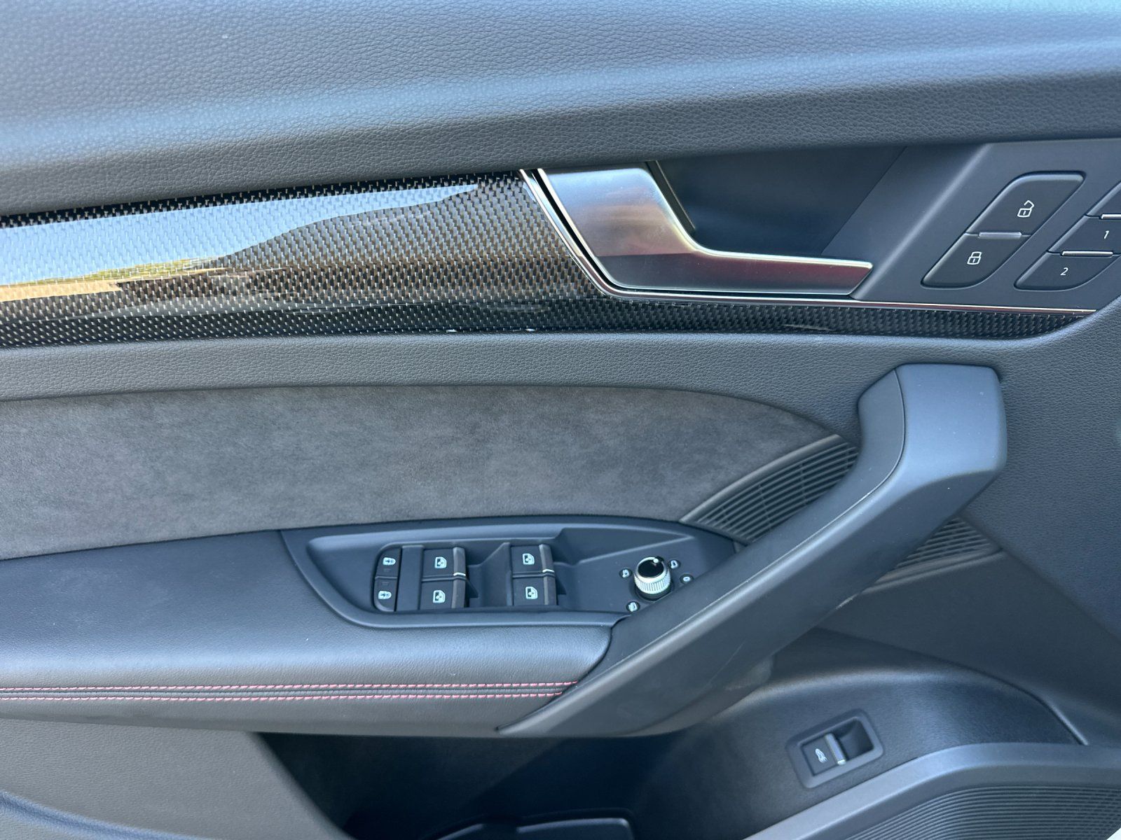 2023 Audi SQ5 Prestige — full photo 11 of 28