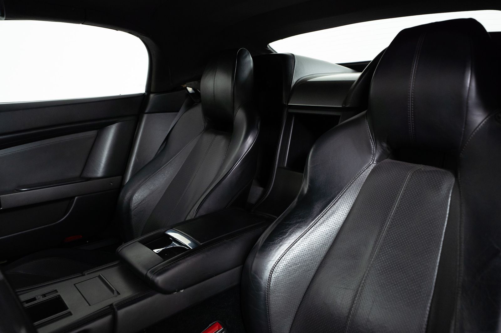 2012 Aston Martin V8 Vantage — foto completa 42 de 50