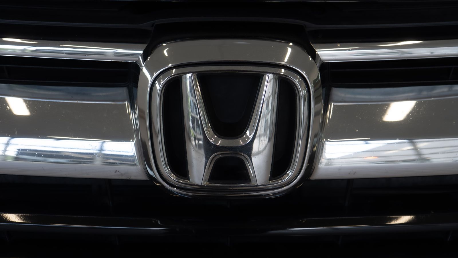 2019 Honda CR-V LX — full photo 5 of 33