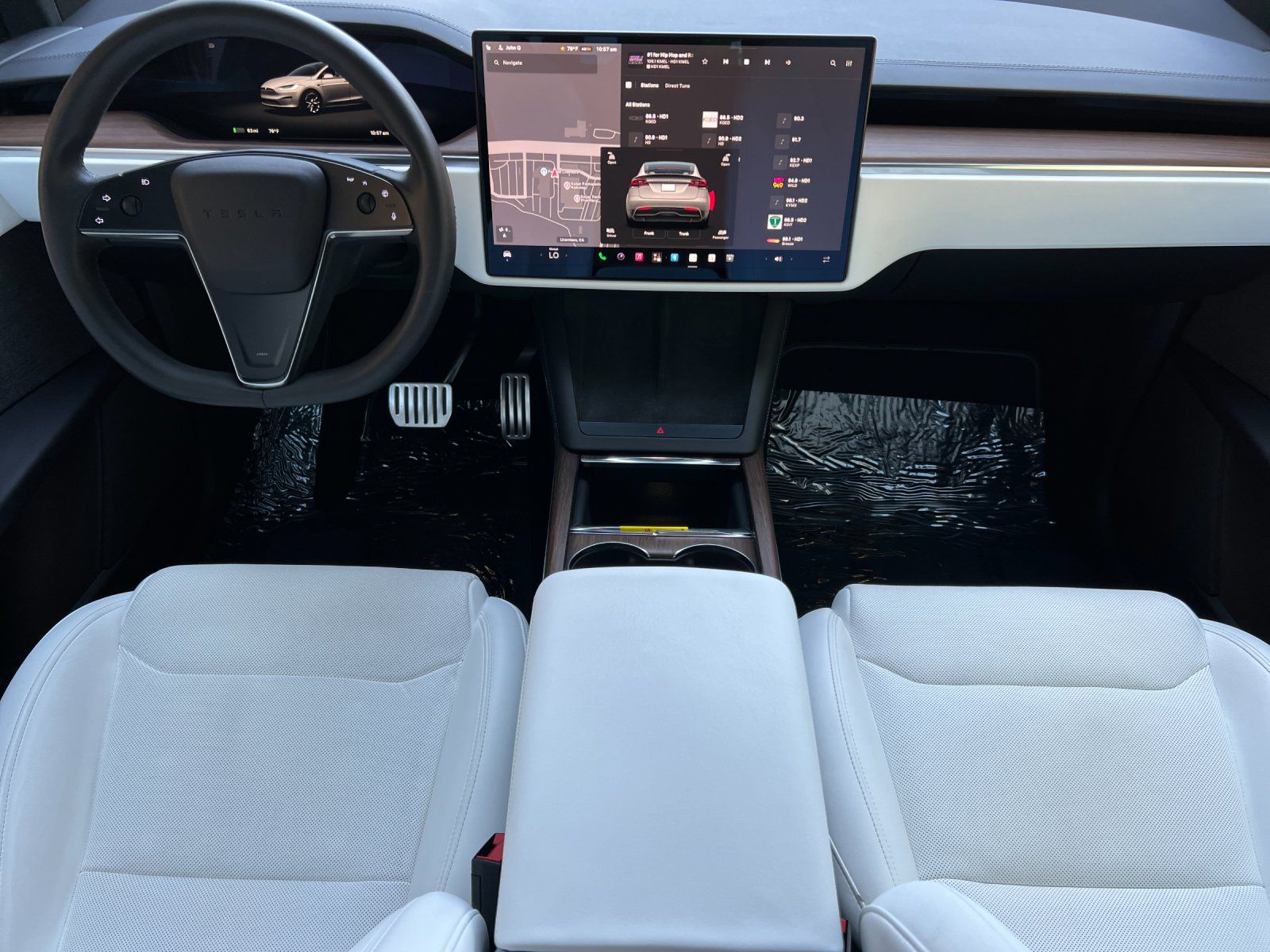 2023 Tesla Model X Standard Range — full photo 12 of 27