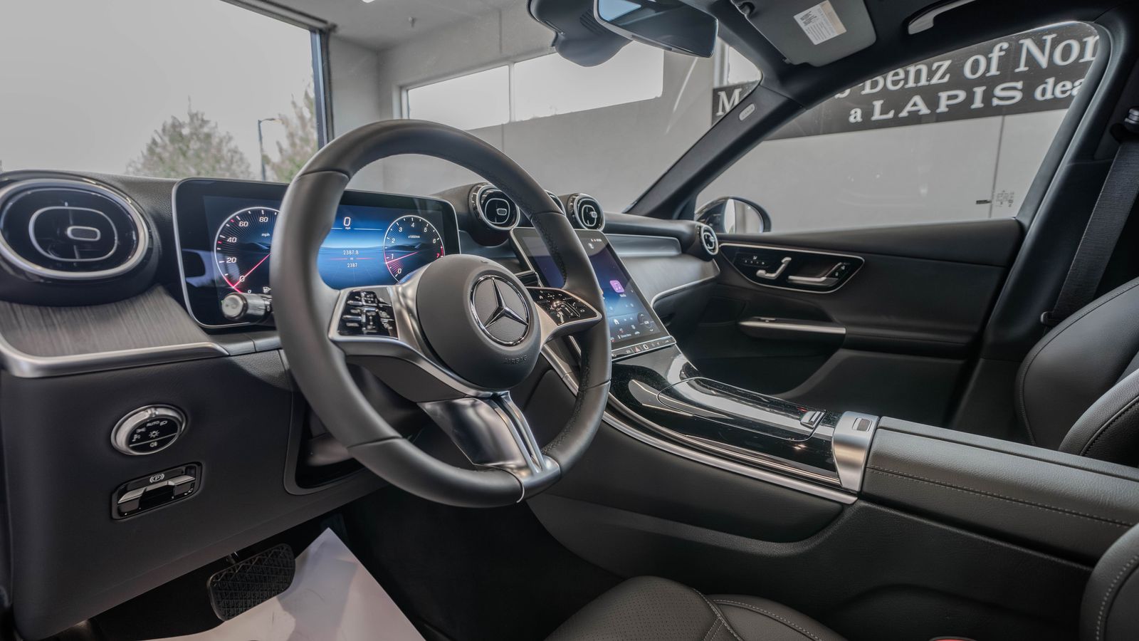 2026 Mercedes-Benz GLC GLC 300 — full photo 6 of 35