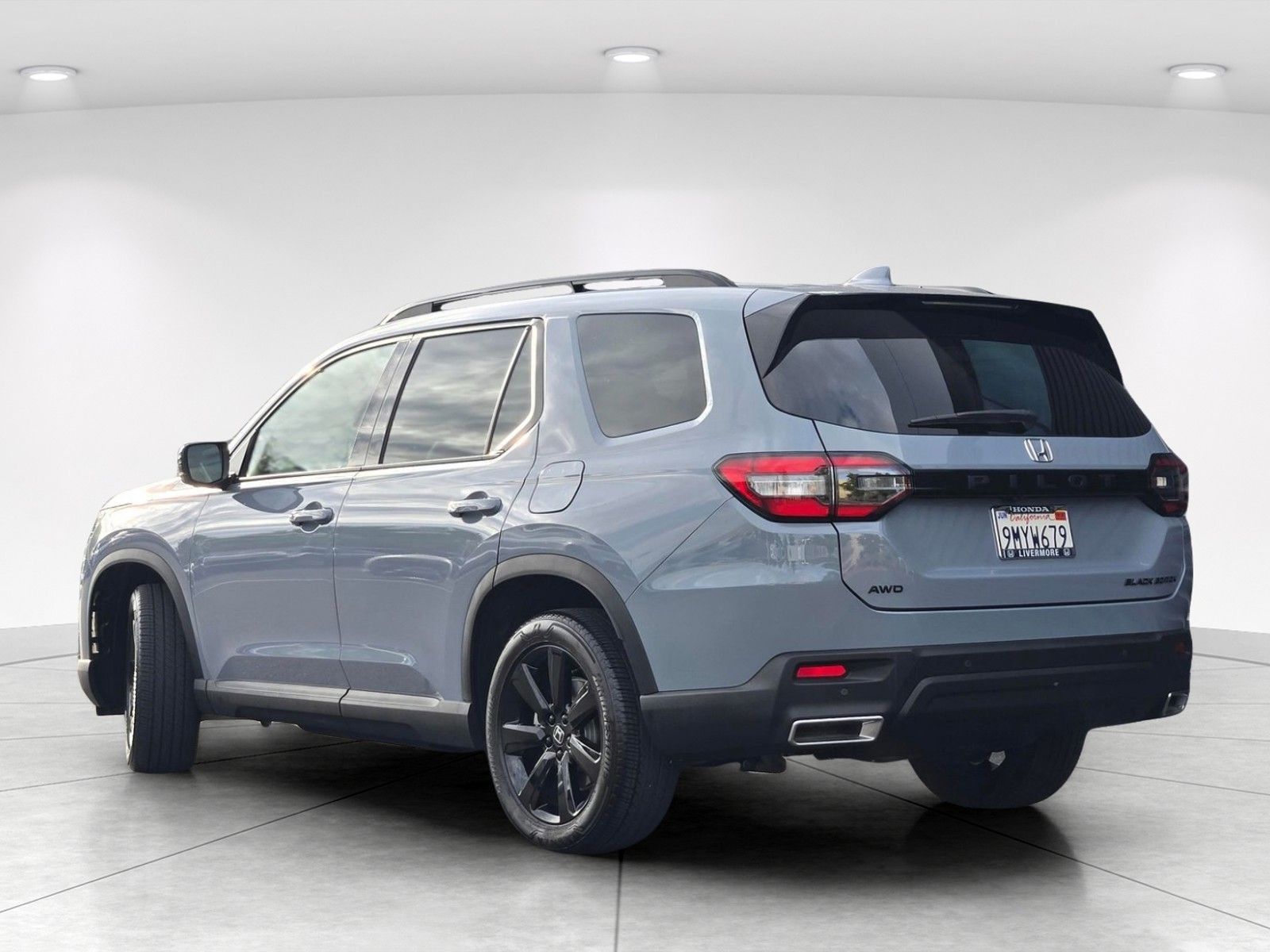 2025 Honda Pilot Black Edition — full photo 5 of 28