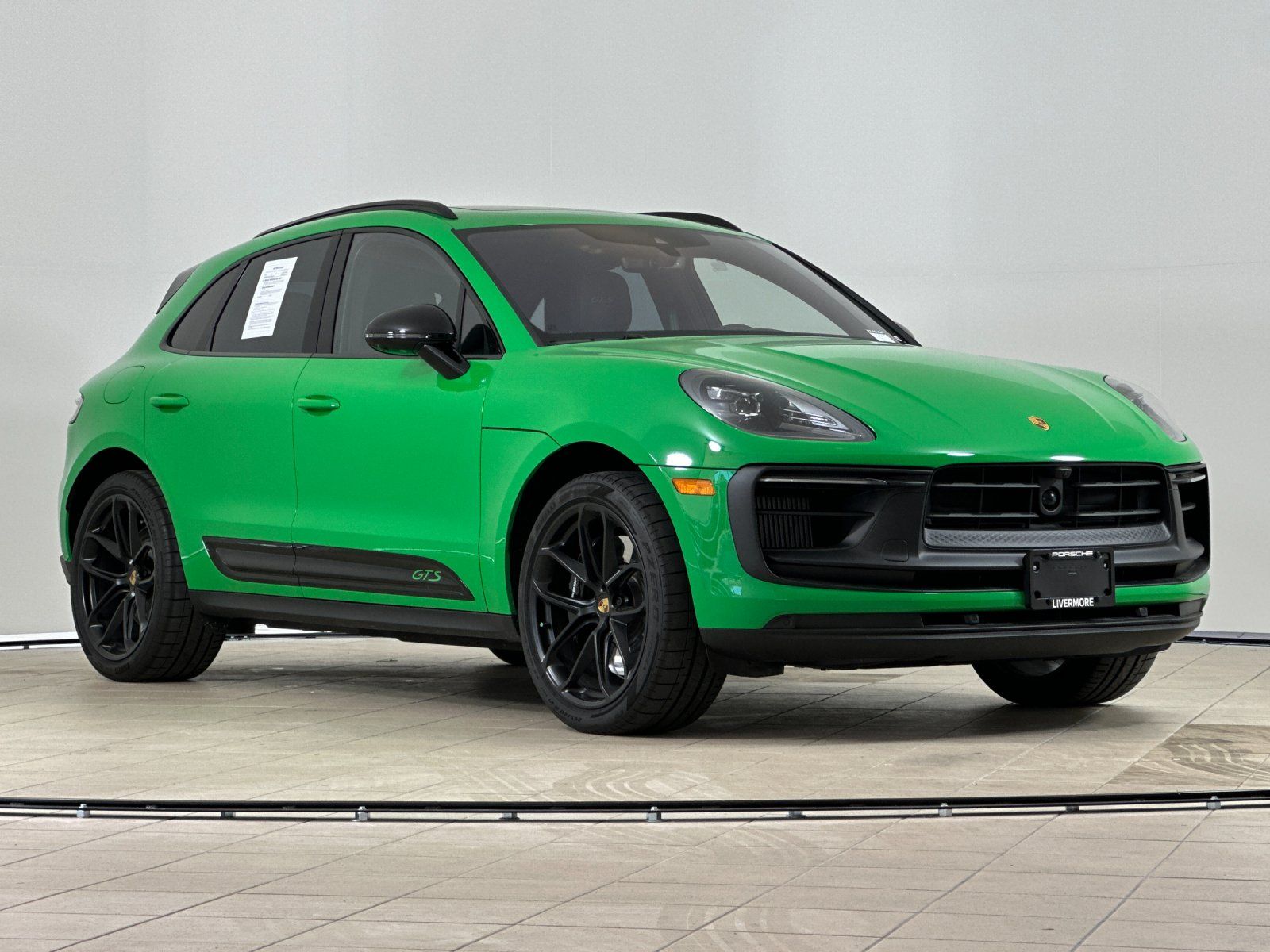 2026 Porsche Macan GTS — full photo 10 of 27