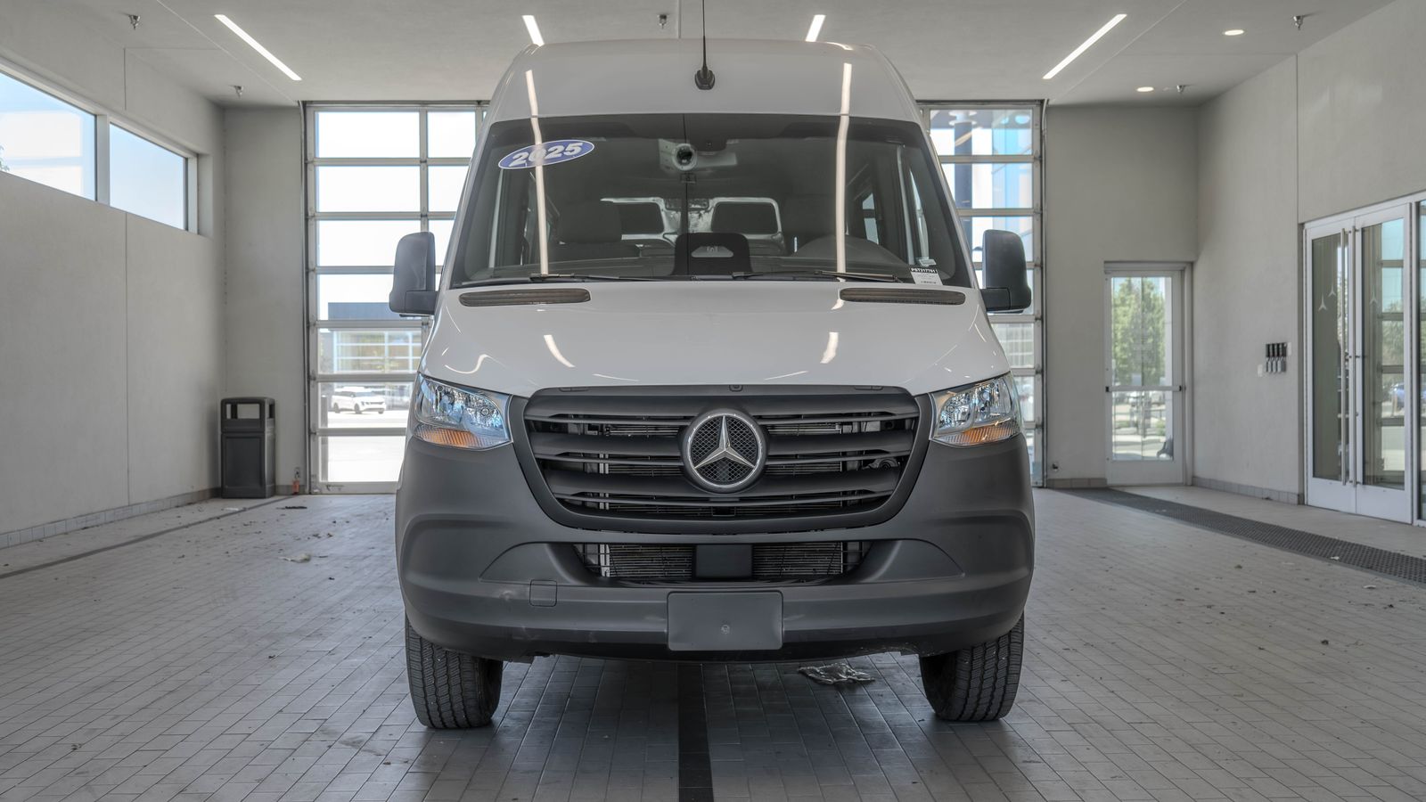 2025 Mercedes-Benz Sprinter 2500 Passenger 170 WB — foto completa 11 de 35
