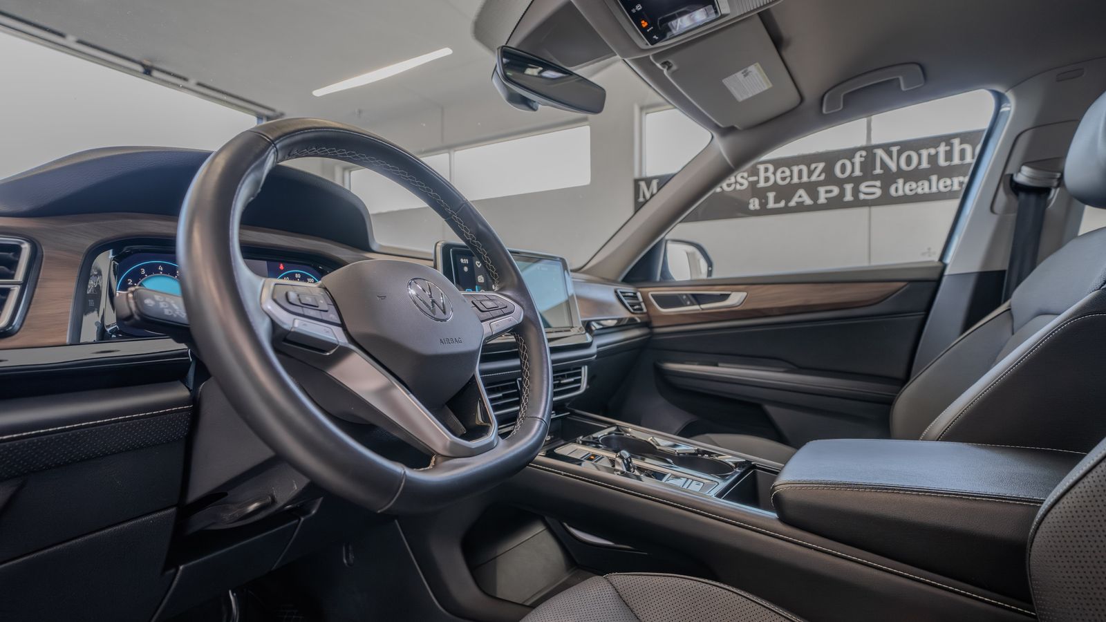 2024 Volkswagen Atlas 2.0T SE w/Technology — foto completa 6 de 35