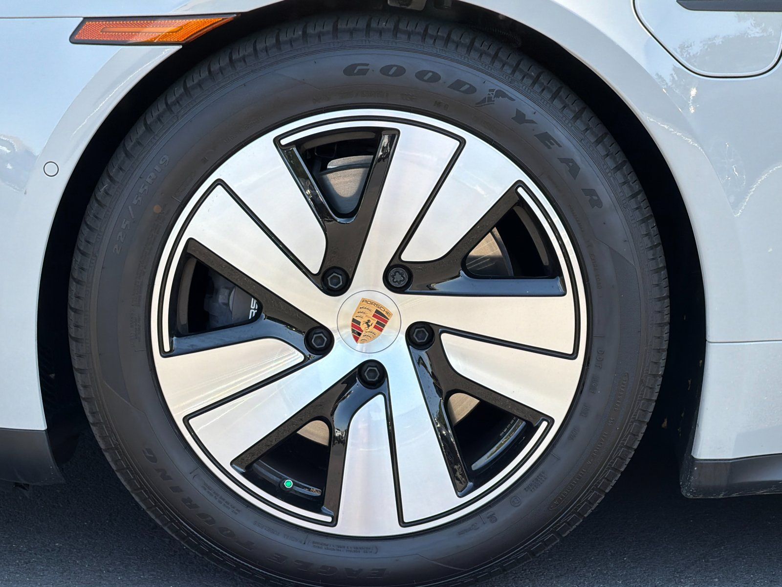 2026 Porsche Taycan Base — foto completa 26 de 28