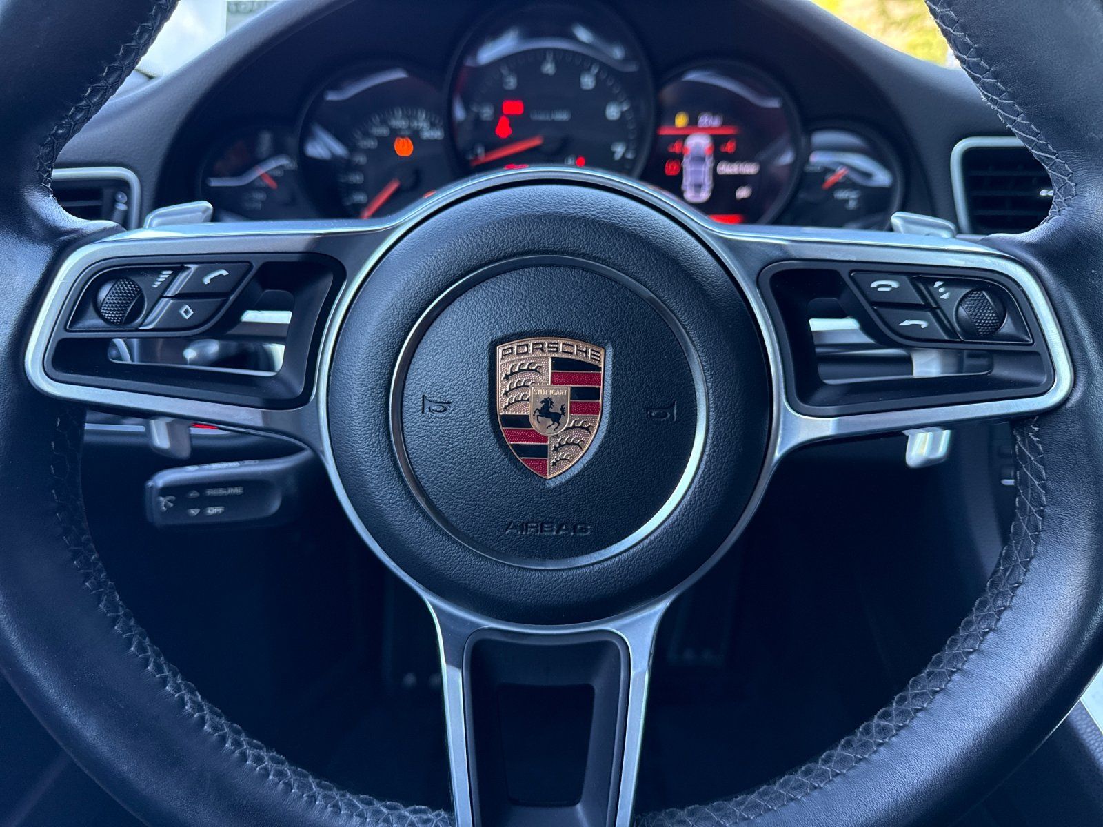 2017 Porsche 911 Carrera — full photo 24 of 29