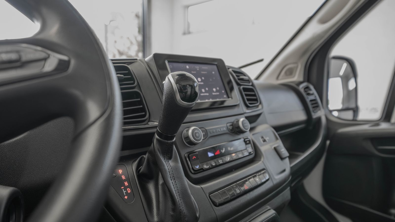 2025 Ram ProMaster 2500 High Roof — foto completa 33 de 34