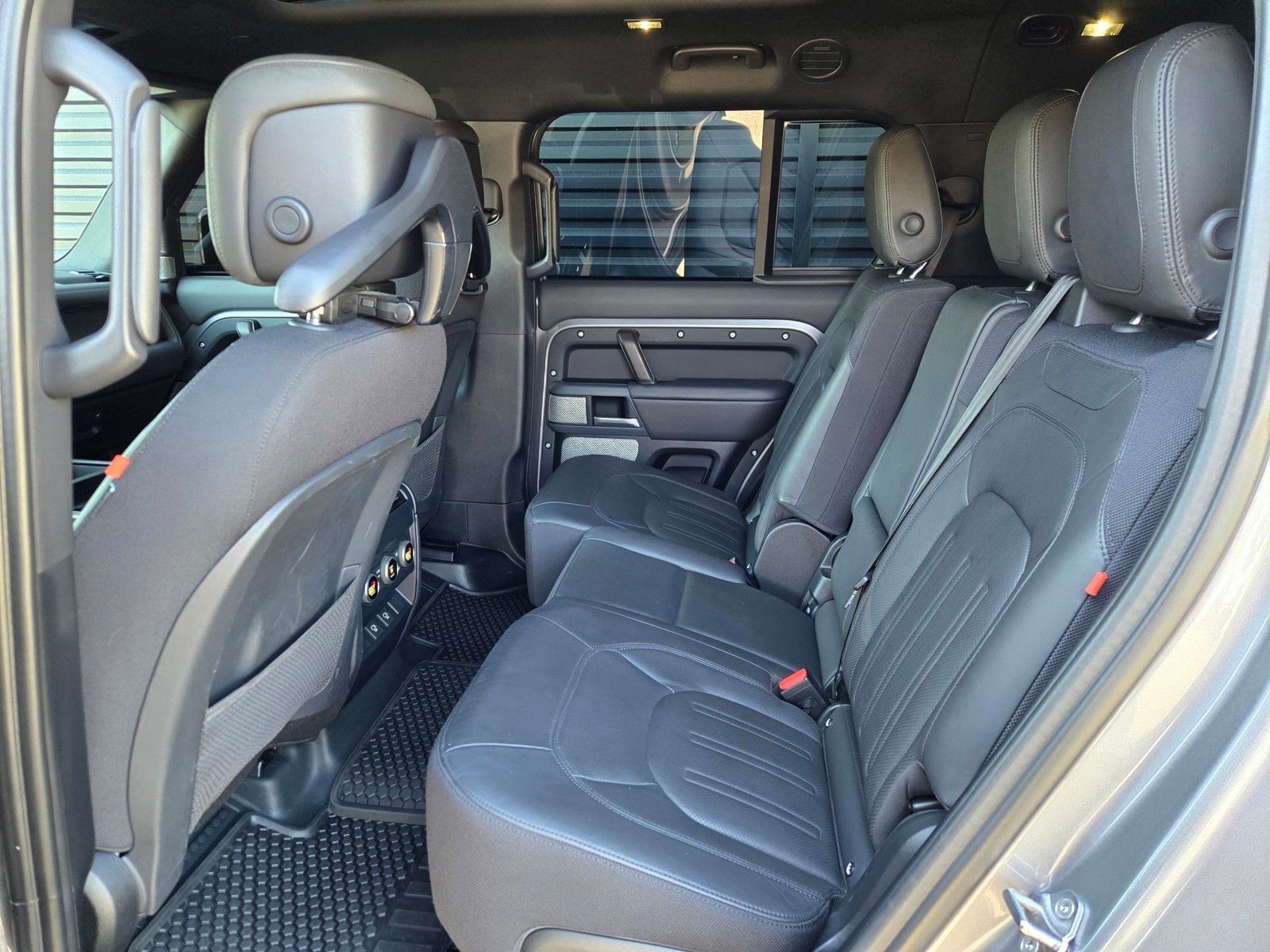 2024 Land Rover Defender 130 X — foto completa 10 de 45
