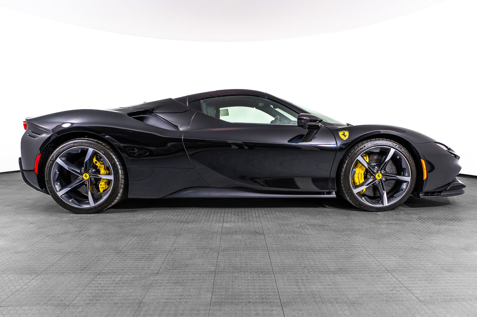 2023 Ferrari SF90 Spider — foto completa 52 de 53