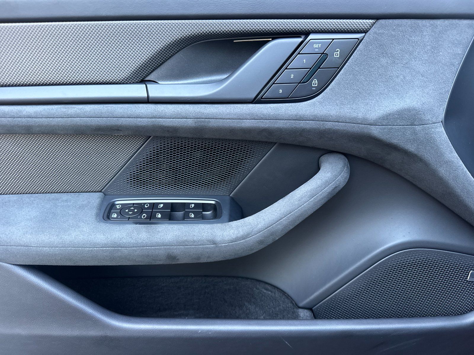 2025 Porsche Taycan GTS — foto completa 13 de 29