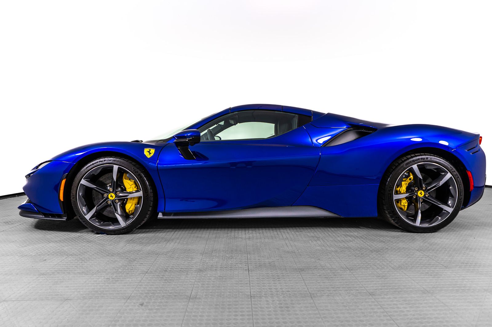 2025 Ferrari SF90 Spider — full photo 63 of 67
