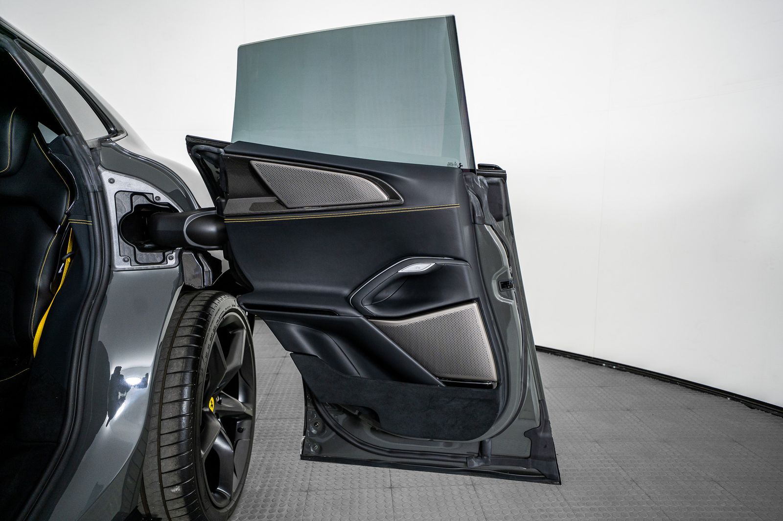 2025 Ferrari Purosangue — foto completa 54 de 66