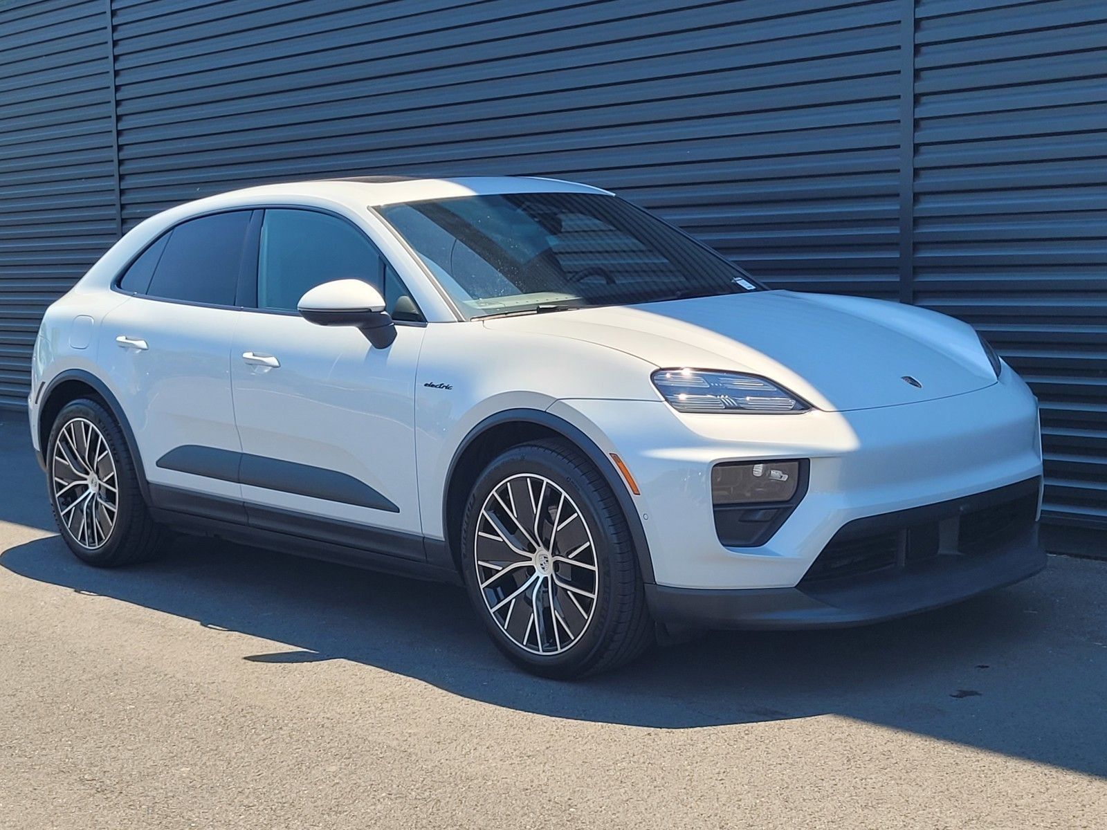 2025 Porsche Macan Electric Base — foto completa 9 de 28
