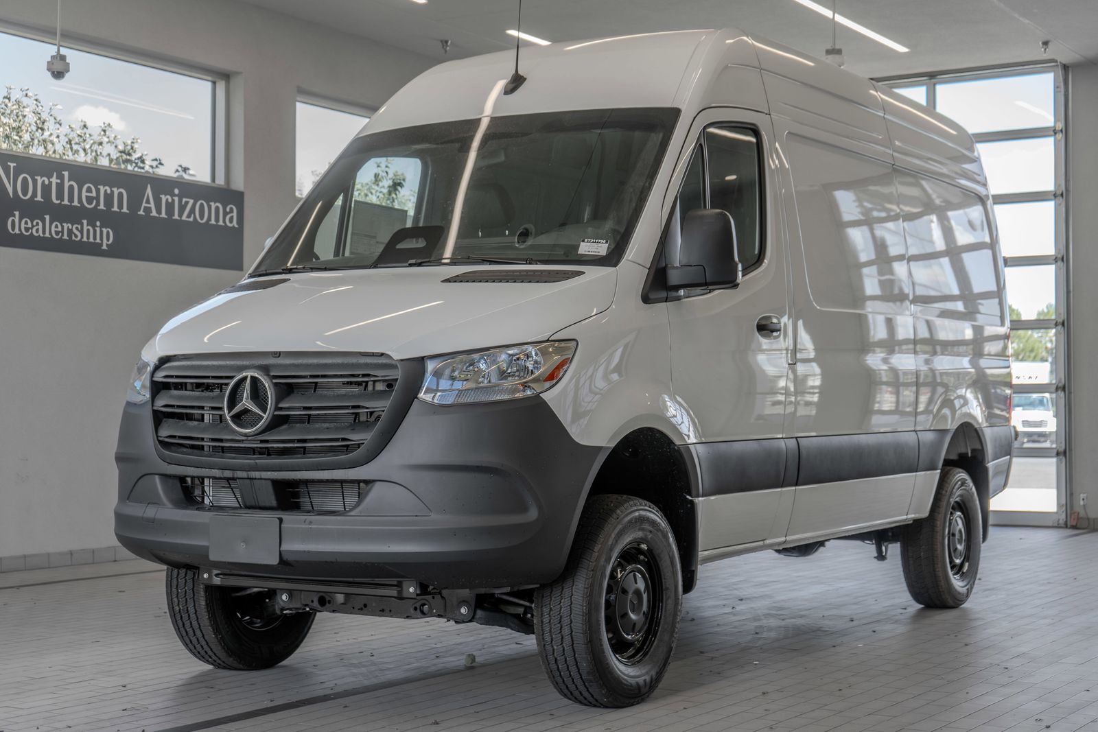 2025 Mercedes-Benz Sprinter 2500 Cargo 144 WB — foto completa 25 de 37
