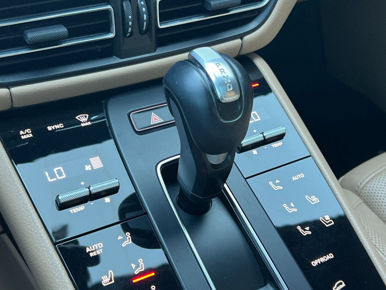 2024 Porsche Macan S — full photo 22 of 28